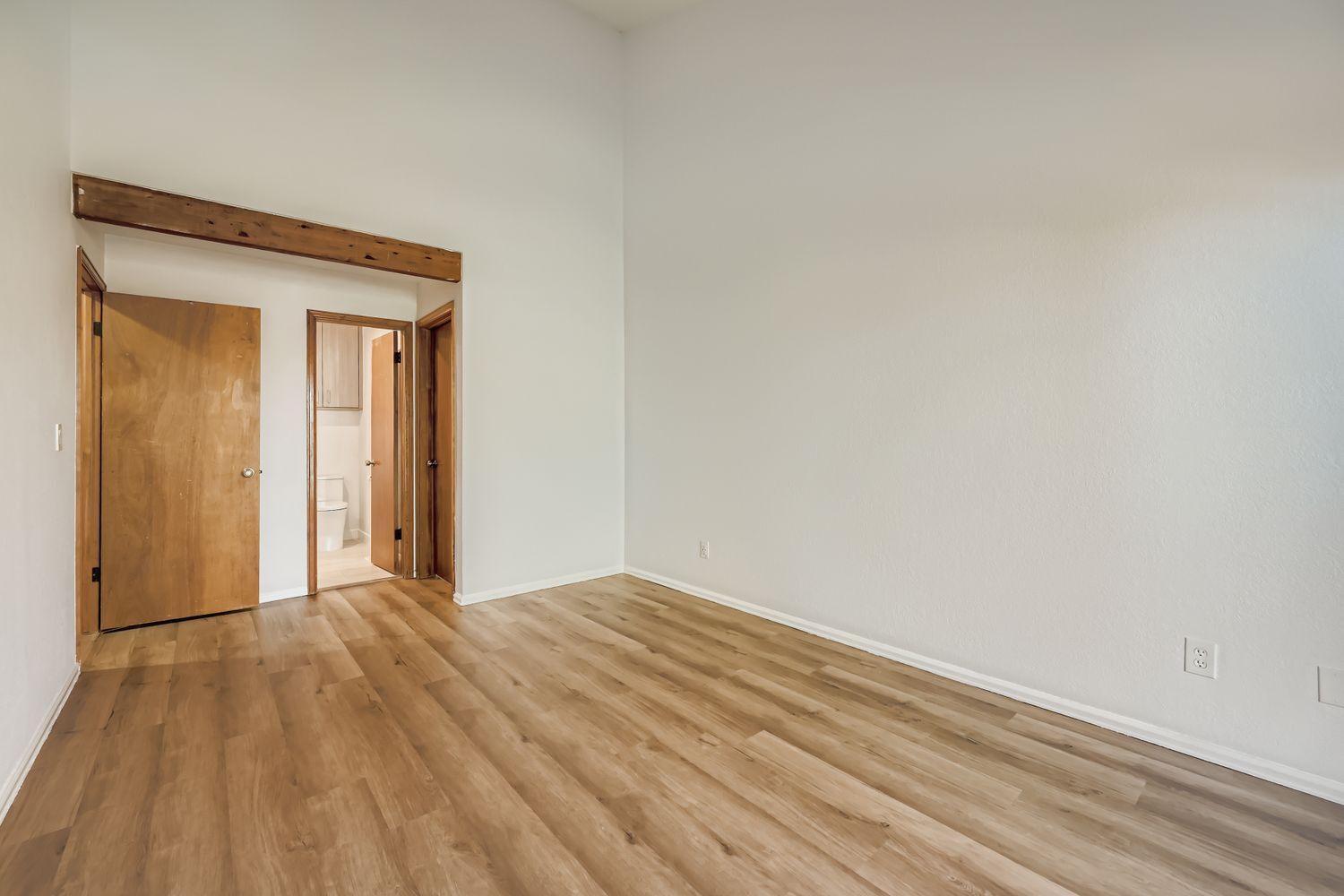 Building Photo - 5056 Buckingham Rd