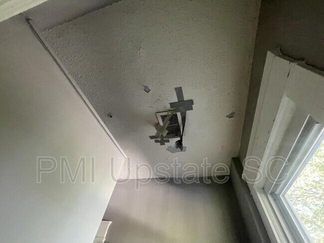 Building Photo - 181 N Fairview Ave