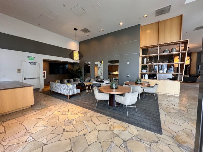 Building Photo - 654 Front St