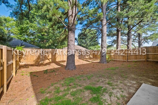 Building Photo - Beautiful 2 Bed, 3 Bath Home Just Off Weddington!