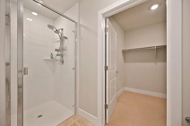 Building Photo - Premier 2/2 Condo in The Cannery