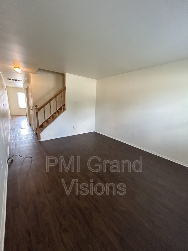 Building Photo - 1628 University Dr