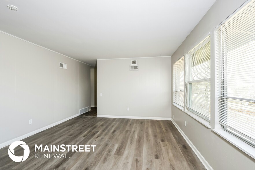 Building Photo - 11058 Perham Dr