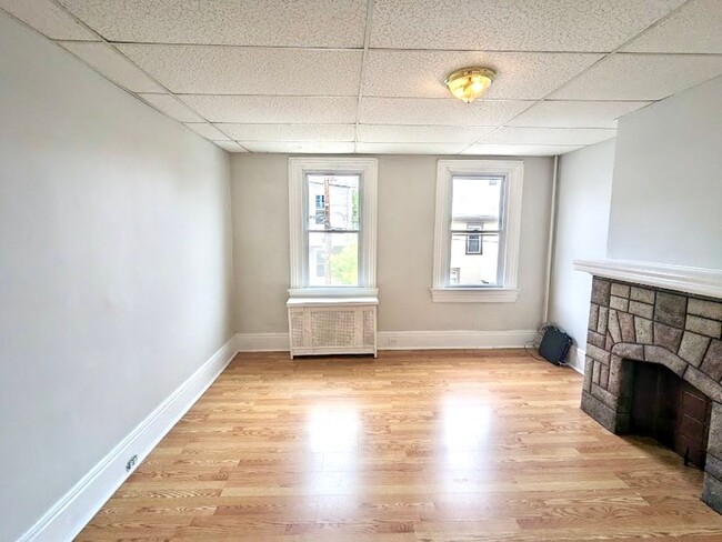 Building Photo - 346 39th St