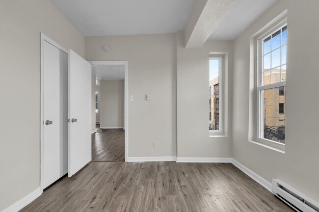 Building Photo - 439 Walnut St