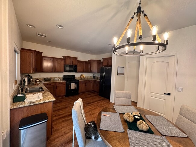 Building Photo - 1511 E Joseph Way