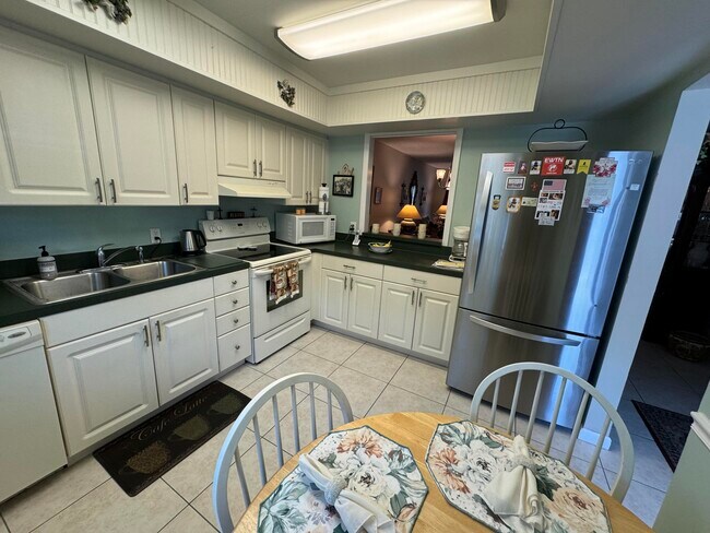 Building Photo - 600 Royal Palm Blvd