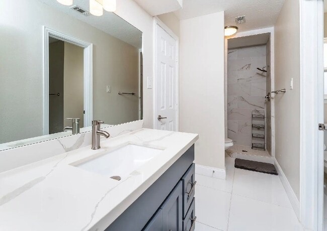 Building Photo - 8311 Amber Cove Dr
