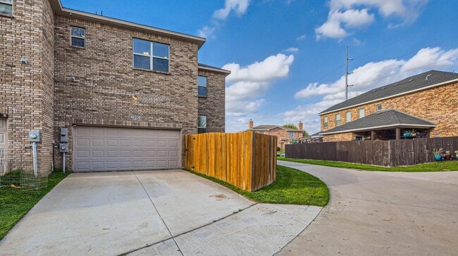 Building Photo - Modern 4-Bedroom Sanctuary in a Sought-After Location
