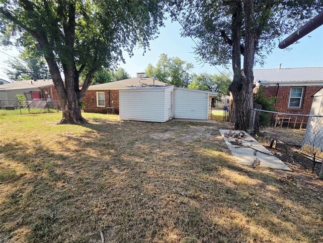 Building Photo - 307 E Kittyhawk Dr
