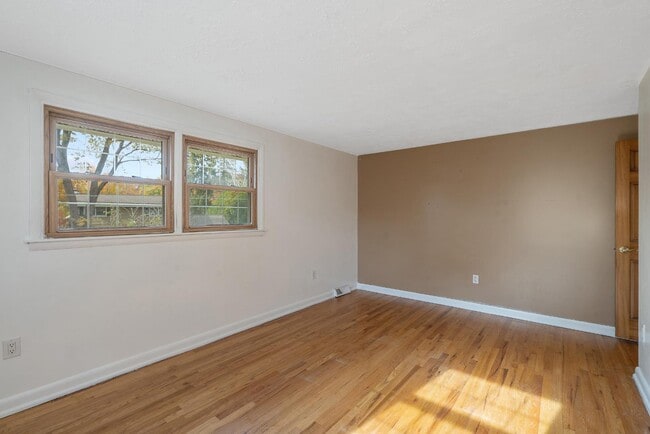 Building Photo - 20 Apricot Ln