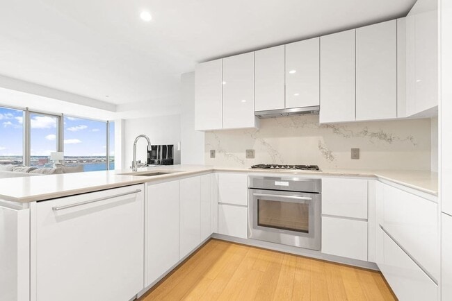 Building Photo - 135 Seaport Blvd