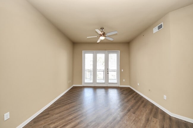 Building Photo - 5455 Richmond Ave.