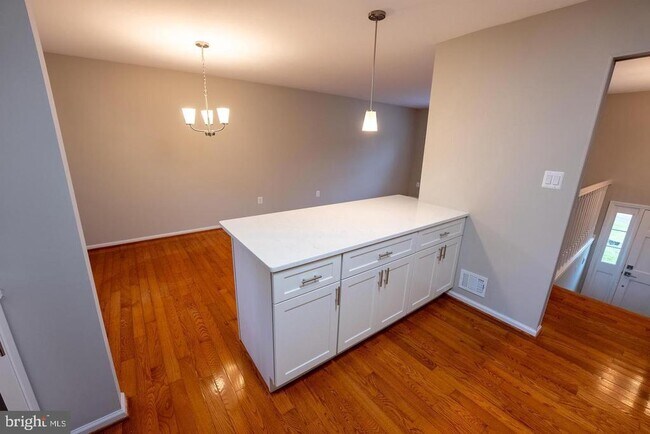 Building Photo - 5629 Signal Point Ct