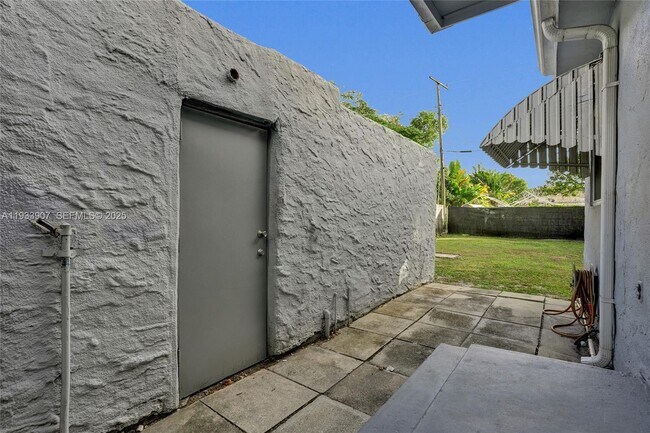 Building Photo - 249 SW 4th St