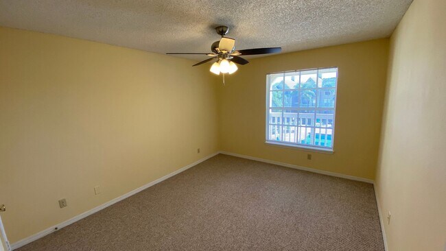 Building Photo - One Bedroom One Bath Condo in Tradewinds a...