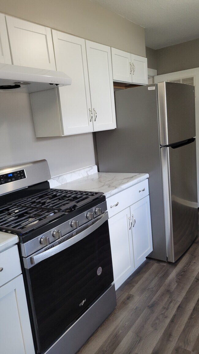 Building Photo - 2222 S Santa Fe St