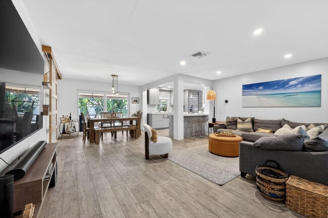 Building Photo - 976 SW 11th St