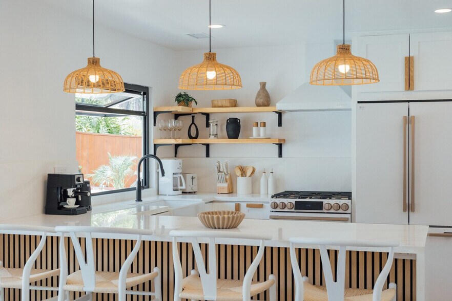 Building Photo - 4883 Hillside Dr