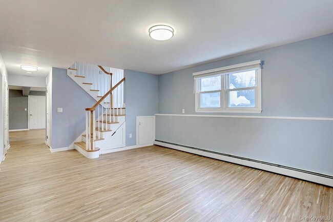 Building Photo - 6 Hemlock Ln