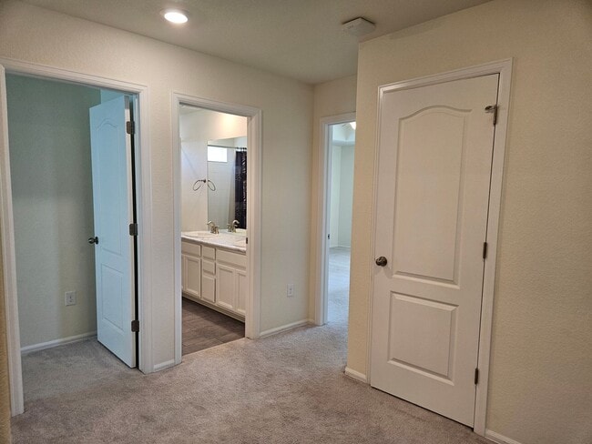 Building Photo - 3 Bed 2.5 Bath Home In Commerce City