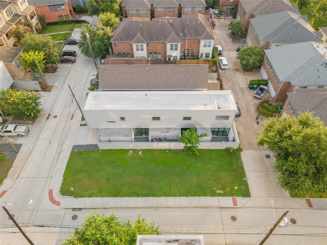 Building Photo - 3404 Home St