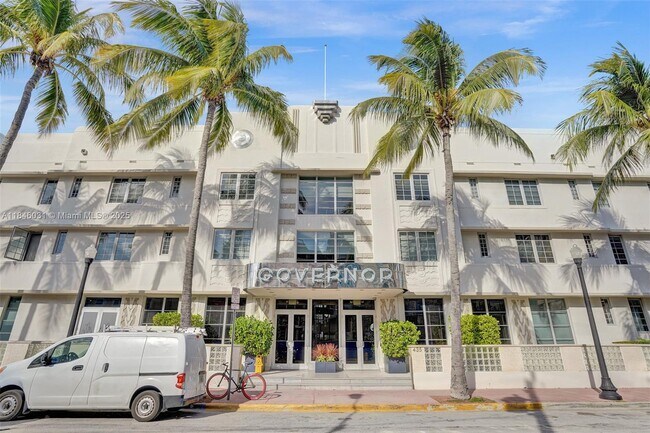 Building Photo - 2100 Park Ave
