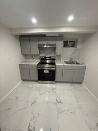 Building Photo - 61 Forest Rd