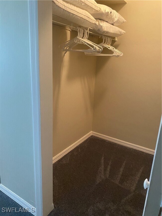 Building Photo - 210 Vintage Cir