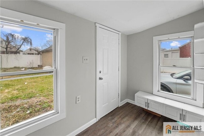 Building Photo - 56 Caroline Ave