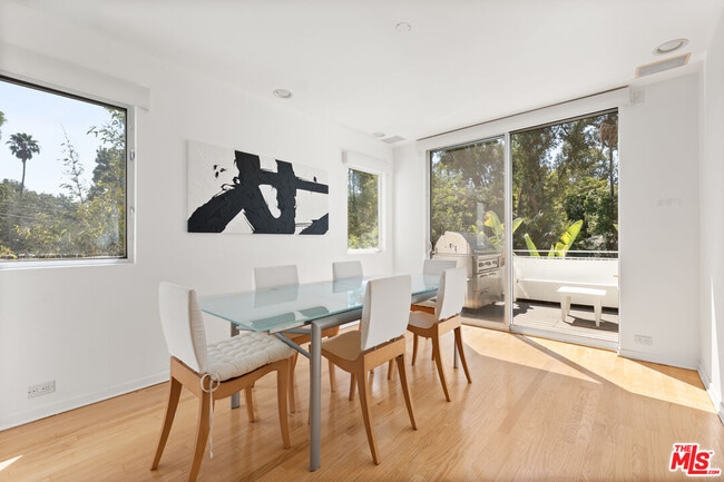 Building Photo - 7582 Mulholland Dr