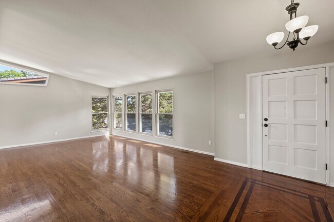 Building Photo - Great 4 Bedroom D20 Rockrimmon Home