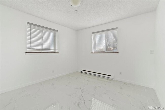 Building Photo - 214 S Ingalls St