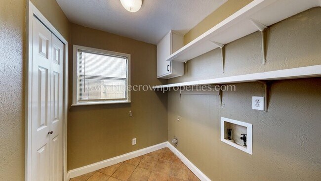 Building Photo - 10239 Catalpa Rd
