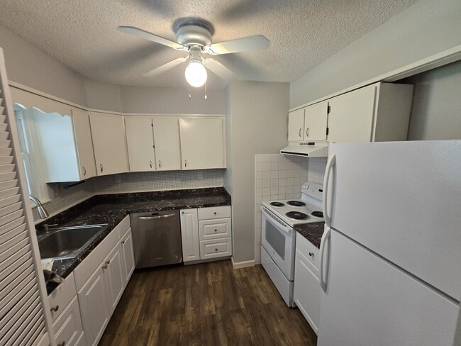 Building Photo - 2805 W 75th St
