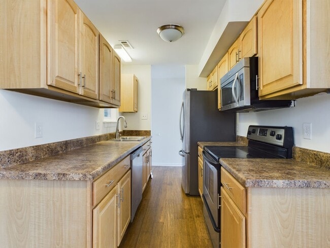 Building Photo - 8440 Scottingham Dr