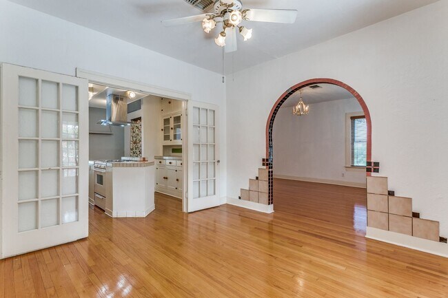 Building Photo - 526 Pershing Ave