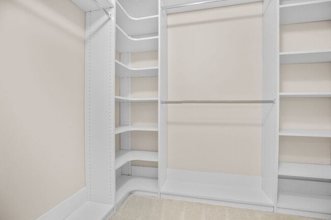 Building Photo - 6000 Blackstone Blvd