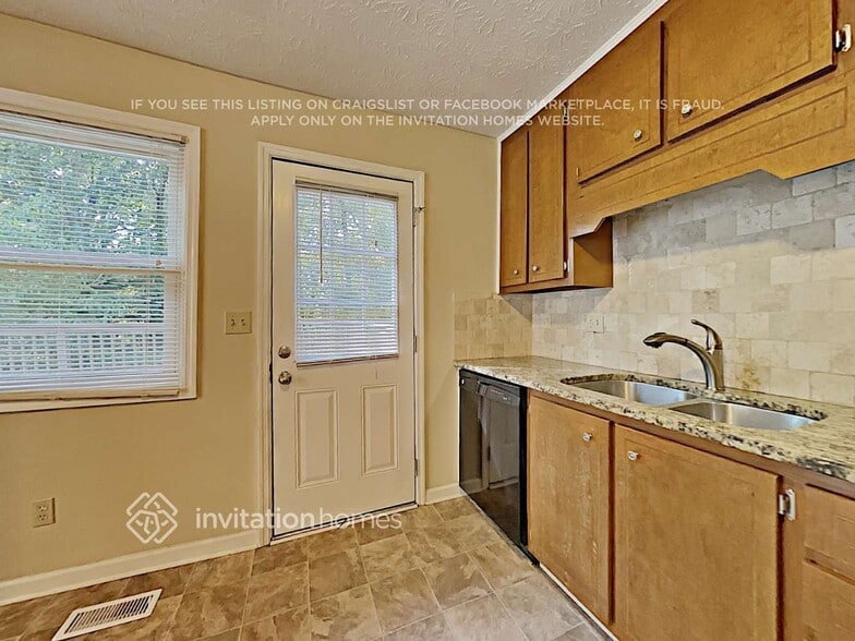 Building Photo - 5002 Maxanne Dr NW