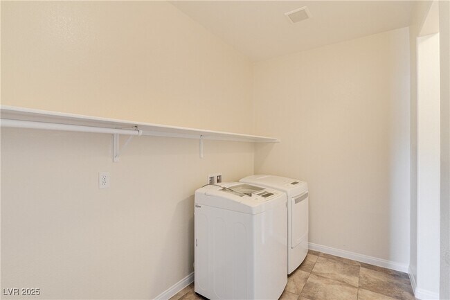 Building Photo - 10068 Emerald Edgewater Ct