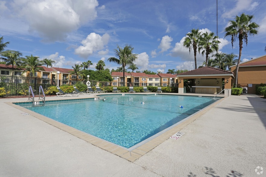 Pool - Pembroke Park Apartments