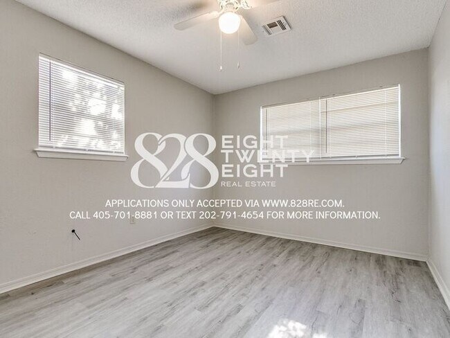 Building Photo - AVAILABLE NOW! 2 BD/1 BATH RENTAL IN NOBLE!