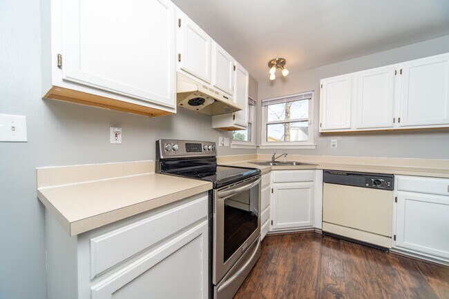Building Photo - Beautiful 3 bed/ 2.5 bath home in Deep Creek