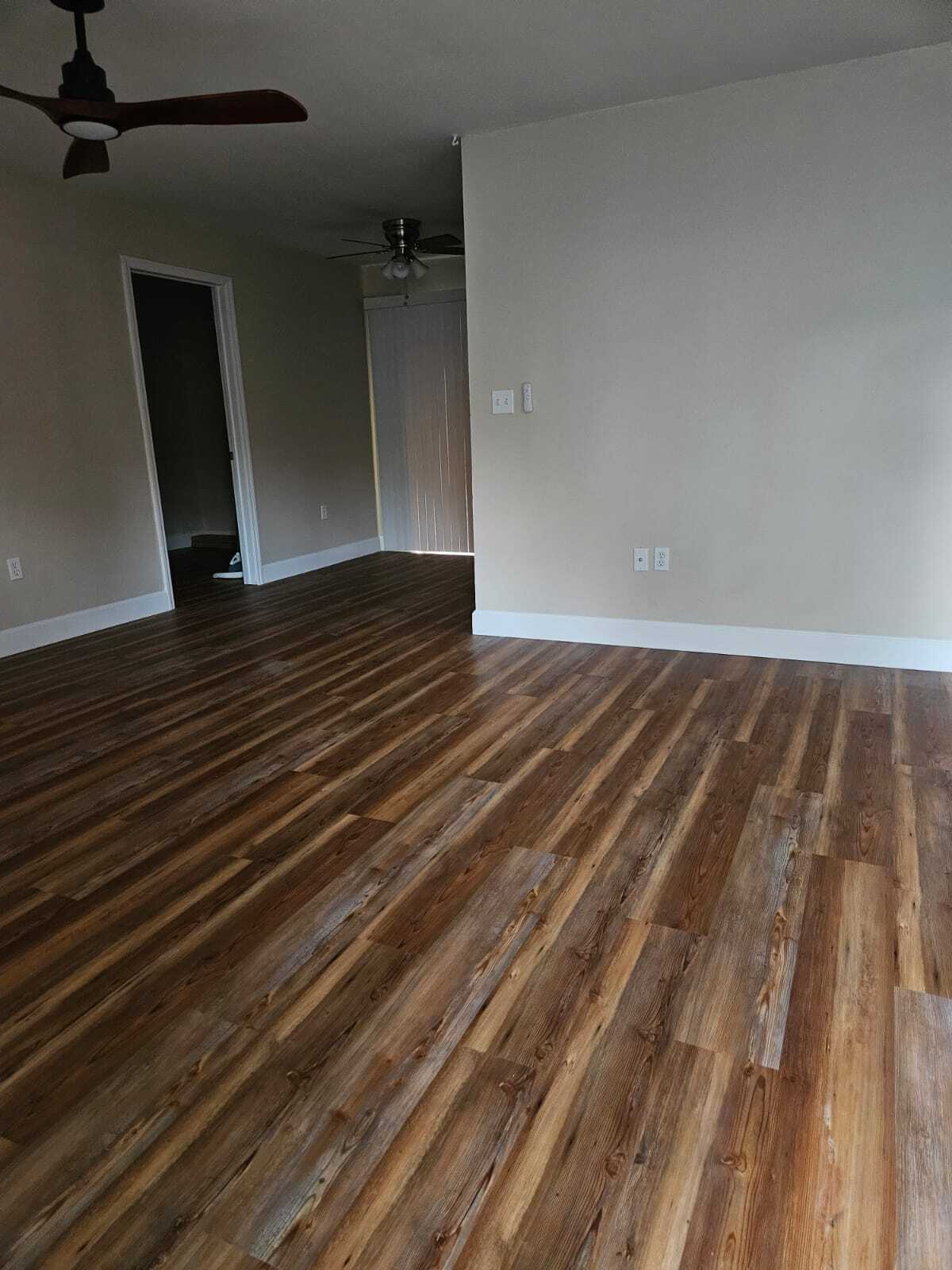 Building Photo - 21 Crescent Lake Dr