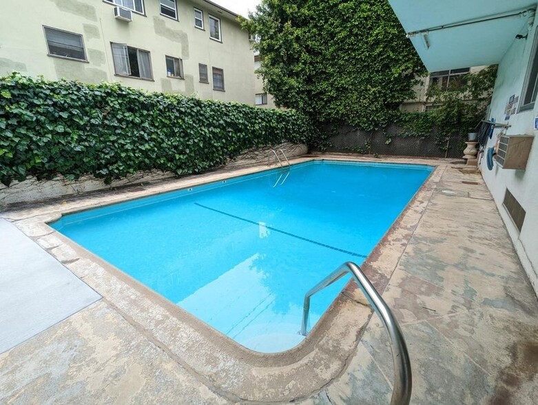 Building Photo - 1236 N Sweetzer Ave