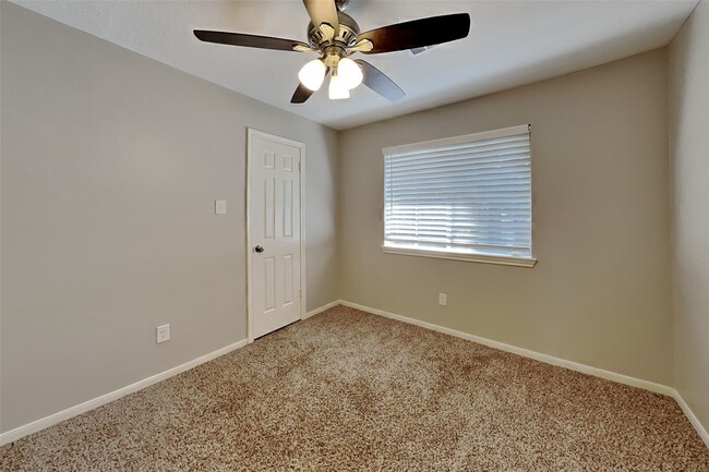 Building Photo - 7711 Thorncreek Way