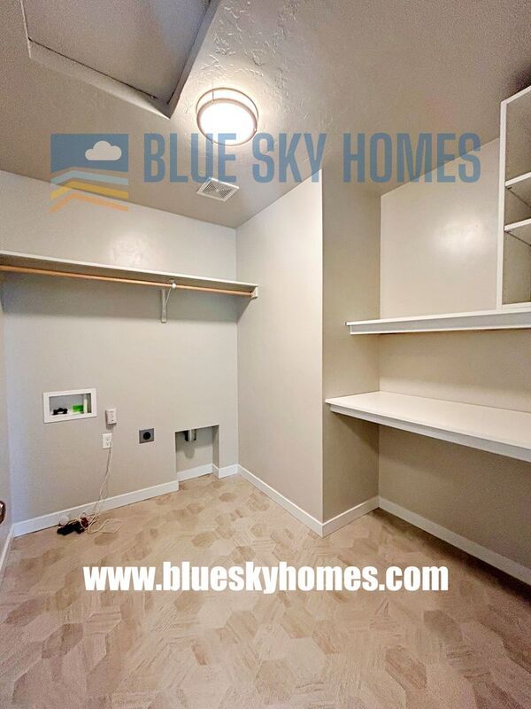 Building Photo - 2572 E Mariposa Dr