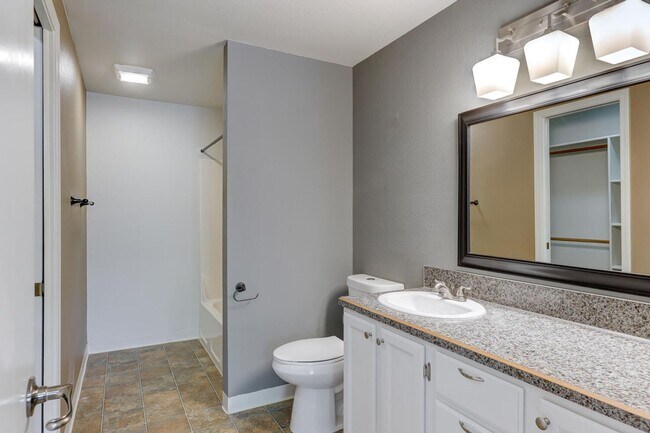 Building Photo - Desirable South East Boise Home for Rent -...