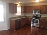 Building Photo - 3 Bedroom 2.5 Half Bath House with 1 car garage