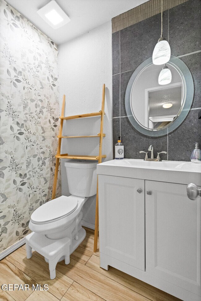 Building Photo - 6201 Escondido Dr